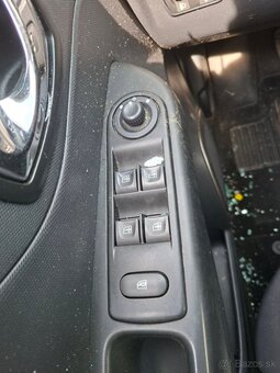 Rozpredám Renault Captur 0.9Tce 66kw - 2
