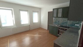 Od júna: 3-izbový nebytový priestor (80m2) na Športovej - 2