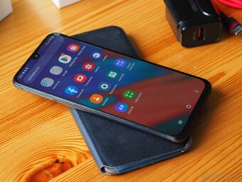 Samsung Galaxy A40 A405 Dual SIM Black - 2