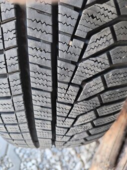 215/55 R17 - 2