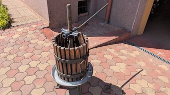 Liatinový lis na hrozno cca 50l - 2
