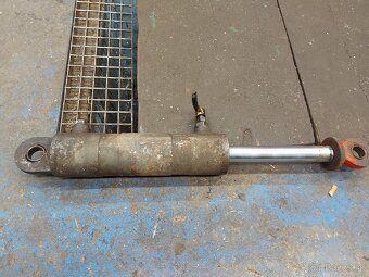 Hydraulicky piest - 2