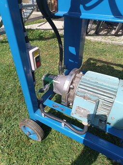 Predám hydraulický štiepačka - 2