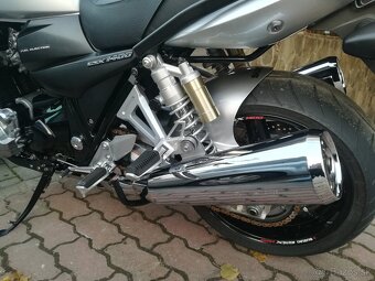 Suzuki GSX 1400 - 2