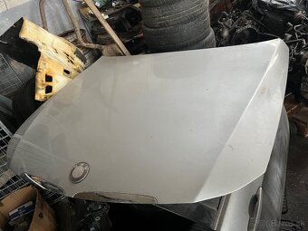 Predná kapota BMW E90 / E91 - 2