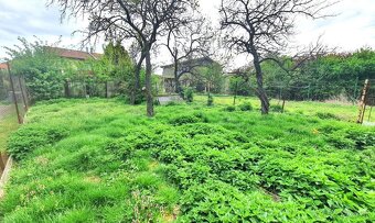 Slnečný pozemok 720 m2 + 3-izb. RD s pozemkom 270 m2, treba - 2