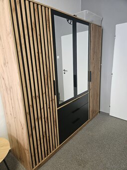 Šatniková skriňa - 2
