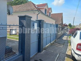 PREDAJ: 4-izbový zrekonštruovaný rodinný dom v Blatnej na Os - 2