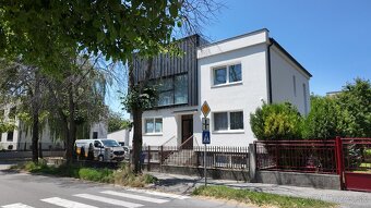 Zrekonštruovaný dom v tichej lokalite s veľkým potenciálom - 2