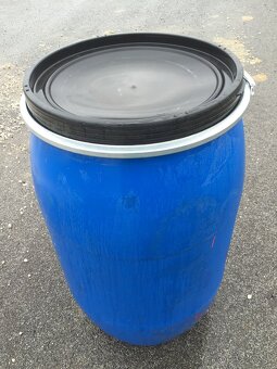 200 l plastové sudy - 2