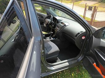 Predám Kia ceed 1.6.benzin 86kw rok 2008 - 2