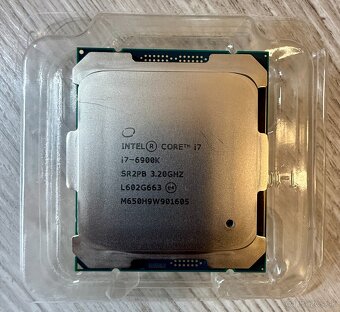 Intel® Core™ i7-6900K v 100% stave - 2