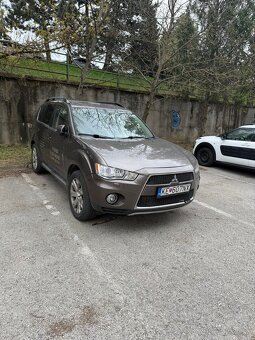 Mitsubishi Outlander - 2
