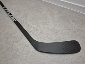 Úplne nová hokejka TRUE X-Core 5 - 2