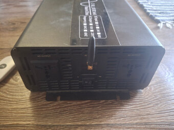 fotovoltaicky menic napatia 12V  - 220V - 2