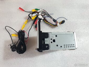 Predam 1 din radio z 6,9 palcovou obrazovkou - 2