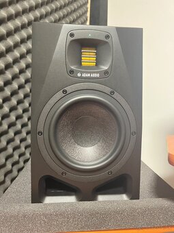 Adam audio A7V - 2