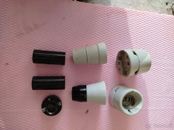 25 A zasuvka a objimky E 27 a 14 - 2