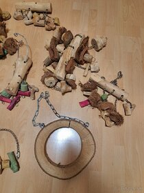 Doplnky pre papagáje - 2