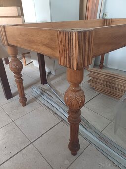 Starozitny vyrezavany stôl - 2