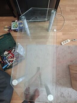 Stolík skleneny pod TV - 2