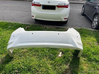 Predám zadný nárazník na Toyota Corolla 2017 (E17) - 2
