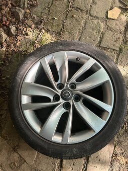 Elektróny 235/45 r18 - 2