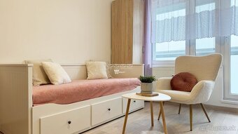 Na prenájom zariadená garsónka s priestranným balkónom KNM - 2