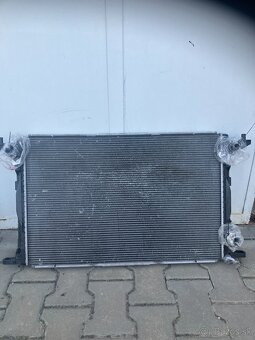 chladič voda vody vodní AUDI Q7 4M0 3,0 TDi 8W0121251N 8W012 - 2