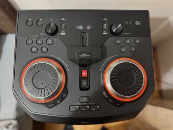 Domáci zábavný systém LG XBOOM 1800W s karaoke a DJ efektmi - 2