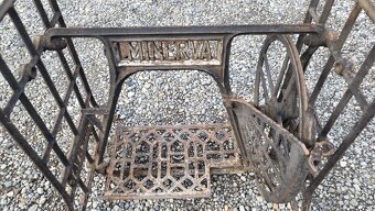 Starožitný šijací stroj - 2