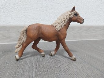 Predam Schleich kone - 2