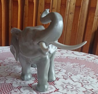 Slon - royal dux - 2