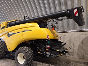 Predám kombajn New Holland CR 8.90 - 2