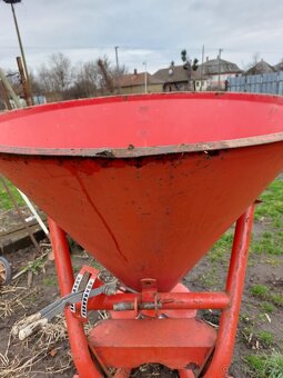 Rozmetadlo umeleho hnojva - 2