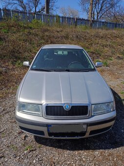 Škoda Octavia 1.6 i benzín 2002 - Zľava - 2