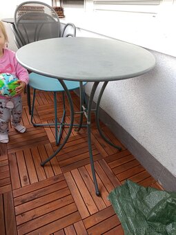 2 stoličky, 2 stoly kovové vhodné do exteriéru - 2