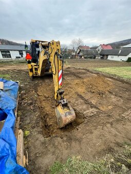 Zemné a výkopové práce s traktorbagrom caterpillar - 2
