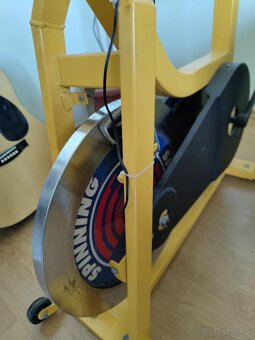 Predám, bundu, stacionárny bicykel a korčule na ľad - 2