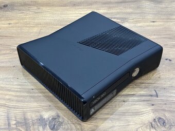 Samostatná herná konzola XBOX 360 Slim - 2