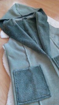 Teplá dámska vesta s kapucnou S-M - 2