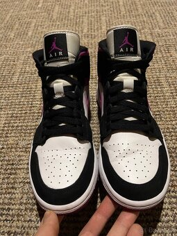 Nike Air Jordan 1 Mid Magenta - 2