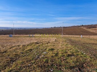 Stavebný pozemok 601 m2 v Štitároch - 2