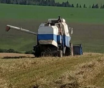 Predám obilný kombajn E512 - 2