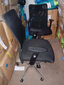 9-Kreslo čierne otočné - 2