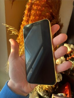 Apple iPhone XR 128GB - 2