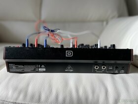 Behringer Model D + rack ears - 2