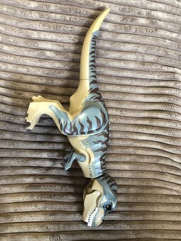 LEGO-T-REx - 2