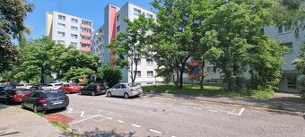 NOVINKA I TICHÝ 4i. BYT S LOGGIOU A S GARÁŽOU / BRATISLAVA. - 2