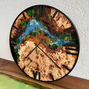 Machové hodiny s drevom a epoxidom 40cm priemer - 2